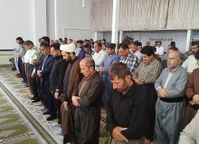 نماز غیابی قائد شهید امت و خانواده معظم ایشان در سروآباد برپا شد