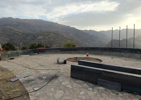 ادامه عملیات آماده‌سازی نخستین یادمان شهدای گمنام شهر سروآباد در راستای برگزاری کنگره ملی ۵۵۳۶ شهید والامقام استان کردستان